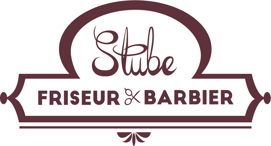 Logo die Stube in braun auf weißem Hintergrund. Der Schriftzug Stube ist geschnörkelt. Darunter steht Friseur. Gefolgt wird das Wort vom Icon Schere und dem Wort Barbiert. Drumherum ist eine schmückende Form mit einem Ornament unten drunter.